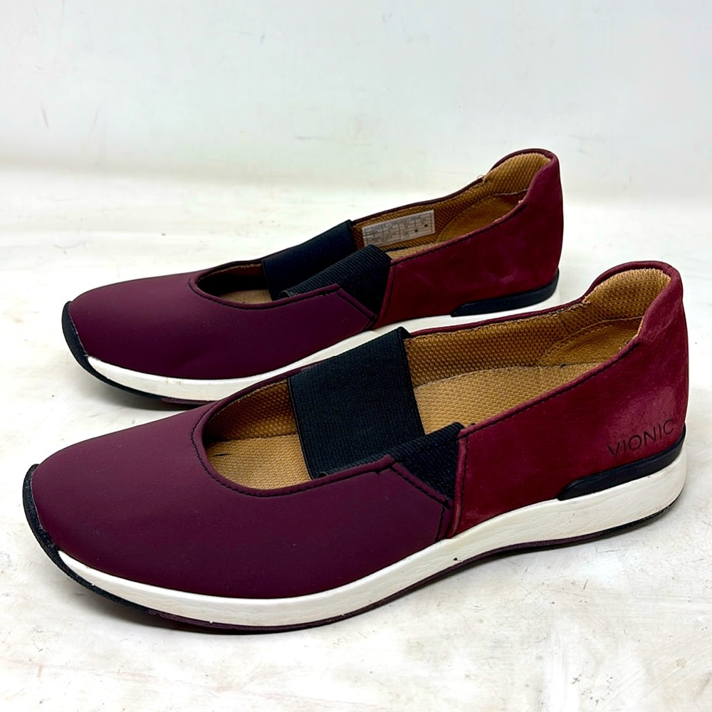 VIONIC Walking Shoe